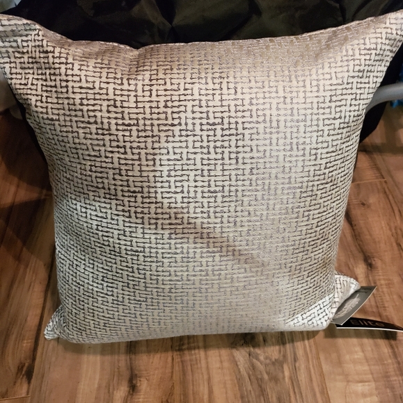 elite throw pillows